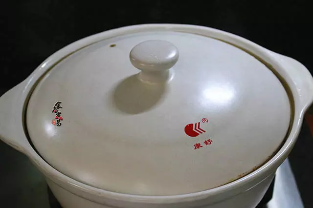 排骨和它用砂鍋燉,軟爛入味,又鮮又香!