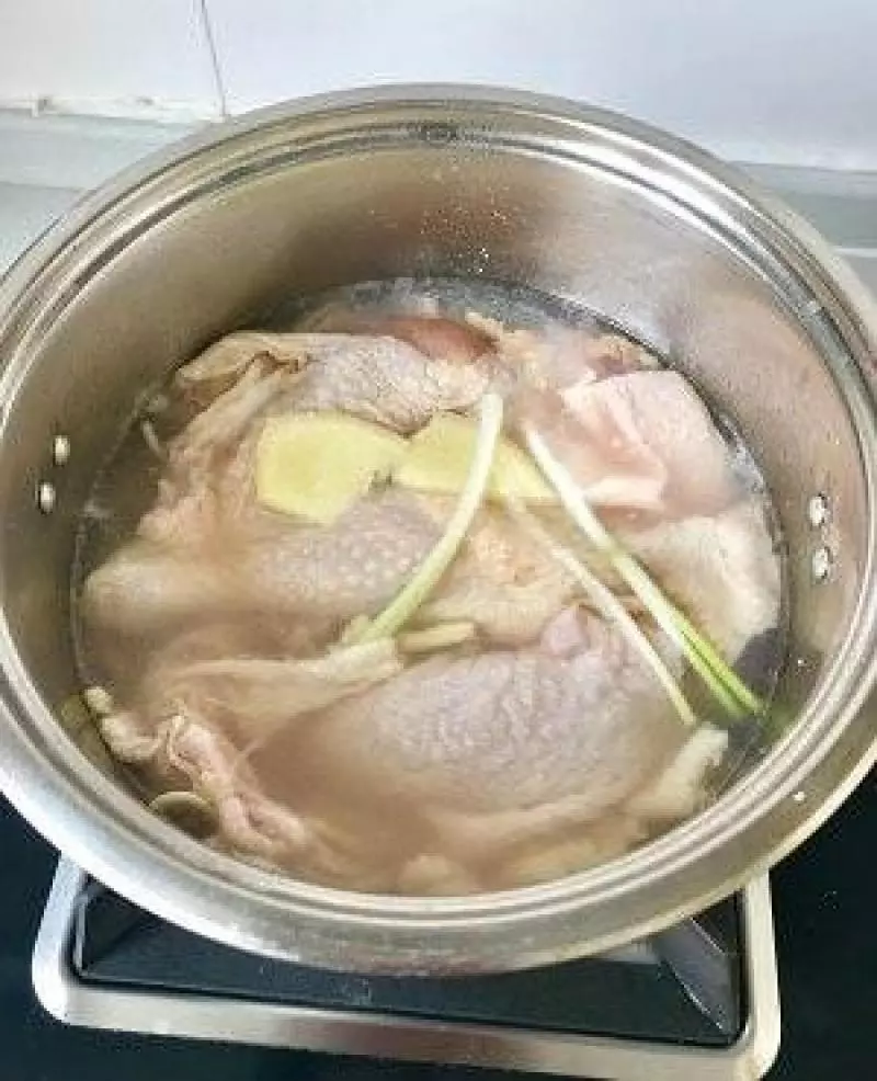 這道無水蔥油雞好吃又簡單,看一遍就會做,宴客家常都合適