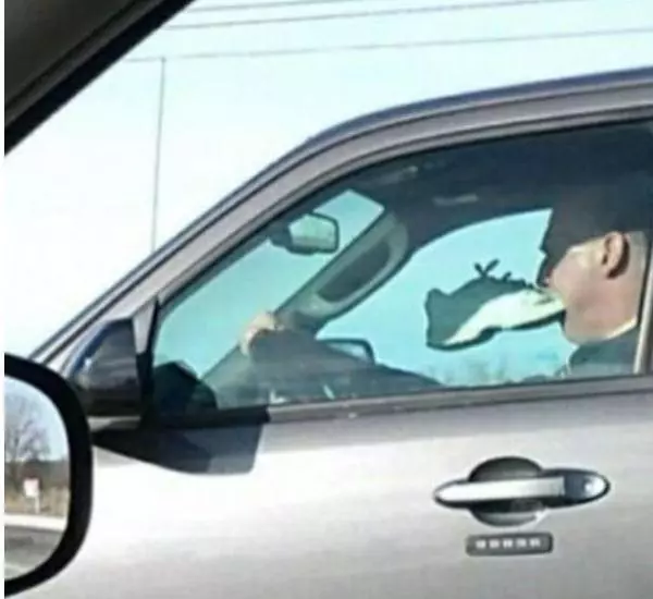10個應該永久被禁止上路的傻司機,可以說腦洞大開了