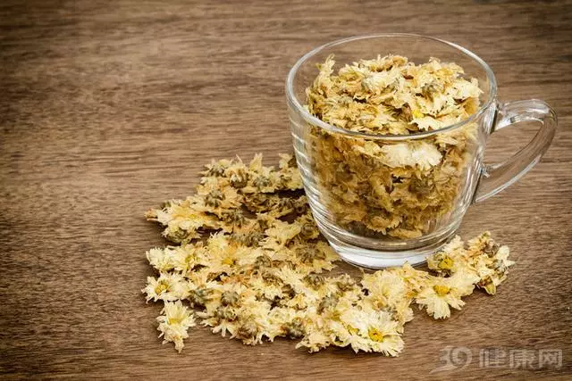 菊花茶堪比百味藥!但對這4類人卻如同「毒藥」,喝了得不償失