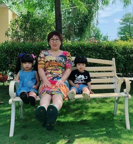 林志穎繼承了母親的不老童顏,他與68歲母親合照,更像一對姐弟!