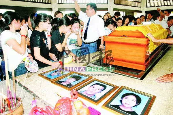 為兒子慶生,大馬父親親手將三名兒女勒斃,再上吊自殺,牆上兩段遺言,指明導火索