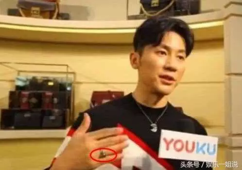 范冰冰與李晨最新消息!「大黑牛」摘下戒指,瘦成了錐子臉!