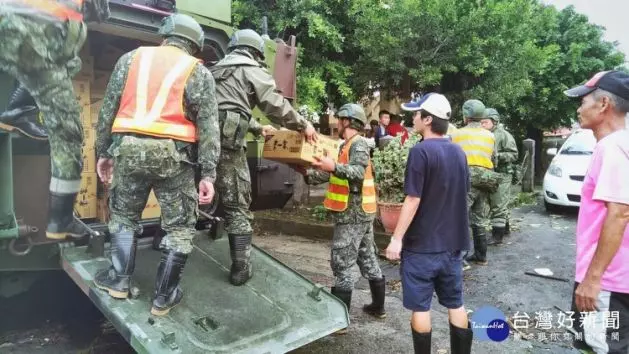 網紅直播開嗆「軍人都廢X」惹到網友 國防部忍無可忍「出手對付」現在完蛋了