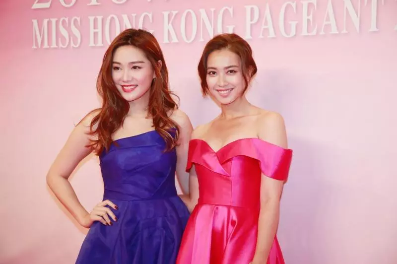 台下美過台上! 港姐2018爭霸戰⚡出席女明星打扮到整隻雀醬, 露到最誇張的就是人妻陳凱琳!