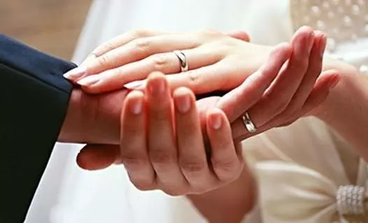 婆婆病重,我忍著沒離婚,一直照顧她,婆婆臨走前的話讓我懵了