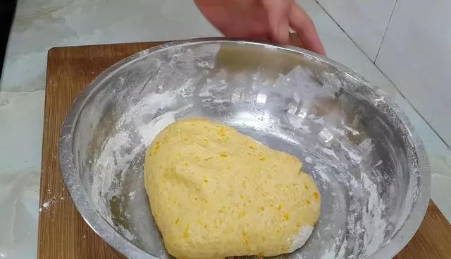 南瓜又出新吃法,不用熬粥,做出來比雞米花都好吃,邊吃邊流口水