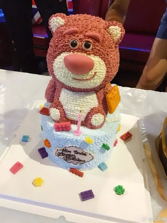 楊怡和羅仲謙一起開派對慶生,夫妻倆要多甜蜜有多甜蜜~