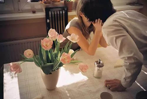 男人愛不愛你,就看這幾點