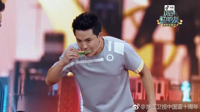 好嚇人!細細粒30秒 吞5人份泡麵!