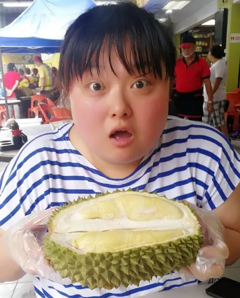 好嚇人!細細粒30秒 吞5人份泡麵!