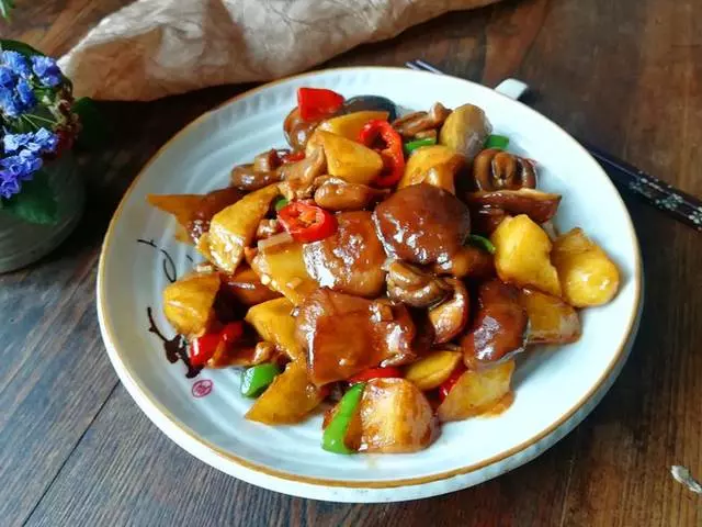 香菇這樣做太好吃了,外面吃不到,一點肉也沒放,好吃到停不下來!