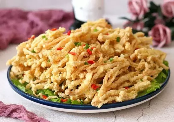 椒鹽金針菇,咬下去滿口酥脆,孩子一個人能吃一大盤!