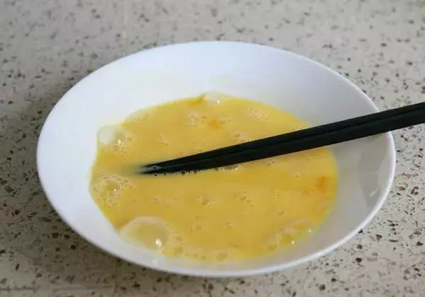 椒鹽金針菇,咬下去滿口酥脆,孩子一個人能吃一大盤!