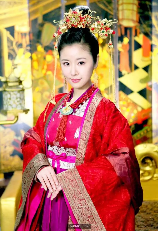 本來很羨慕皇帝可以坐擁後宮佳麗三千的艷福,但看完「歷史現實畫面」後就發現他其實過得比大家都苦…