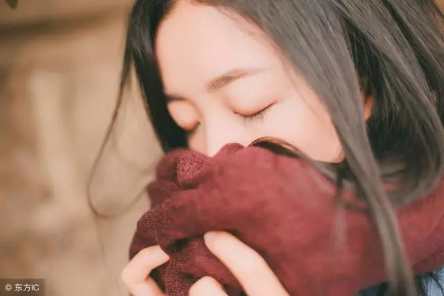 前妻準備再婚,我在她家等了一晚上,一條簡訊讓我淚如雨下