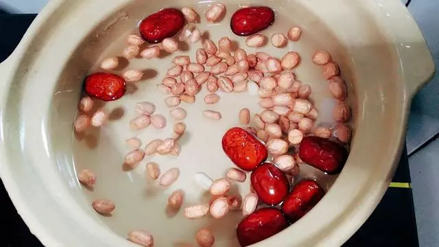原來是「水」放錯了,難怪熬銀耳湯出膠不多,不懂快來學