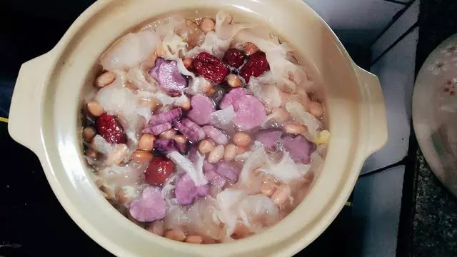原來是「水」放錯了,難怪熬銀耳湯出膠不多,不懂快來學