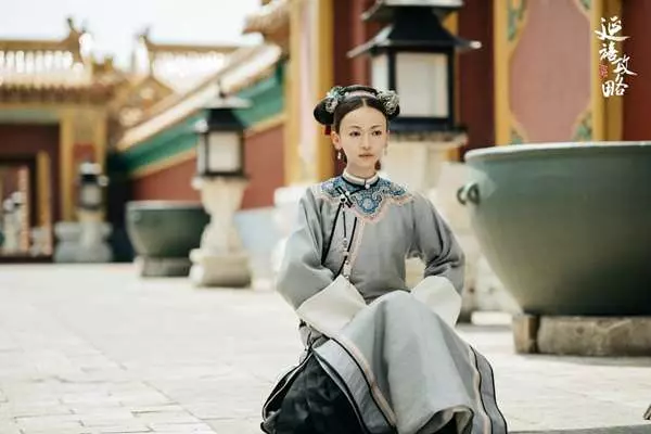 《延禧攻略》女主角魏瓔珞和宮女明玉素顏曝光,網友驚呼「明玉根本是初戀臉啊!」