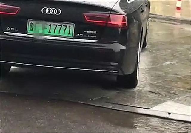 山東「首輛」奧迪A6新能源現身,綠色車牌,數字連號很吸睛!
