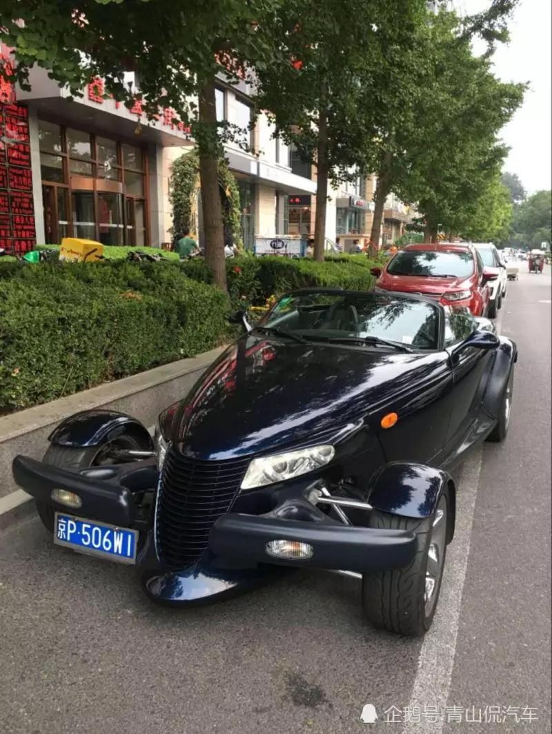 北京街頭偶遇20年前普利茅斯跑車,人生第一次見到如此犀利的跑車
