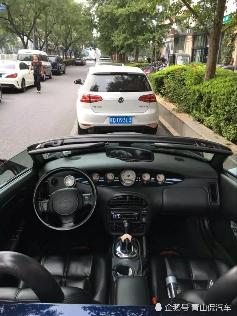 北京街頭偶遇20年前普利茅斯跑車,人生第一次見到如此犀利的跑車