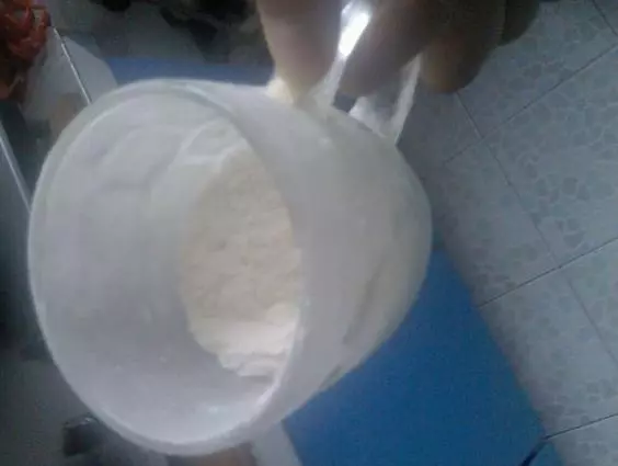 她把牙膏擠到鼻子上就去睡覺!沒想到隔天起床驚呆了!