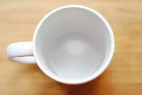 她把牙膏擠到鼻子上就去睡覺!沒想到隔天起床驚呆了!