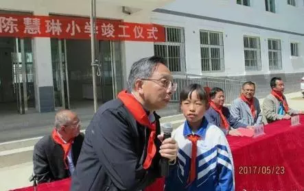 真正的豪門出身，人工受孕肚皮打30多針，如今兩個兒子可愛帥氣！