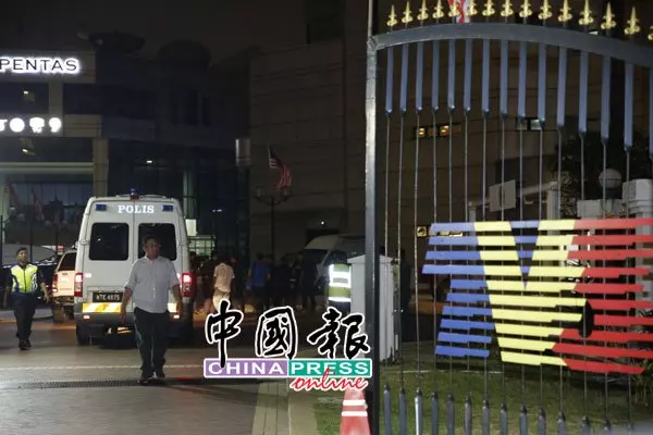◤直播◢ 警方緊急疏散 首要媒體集團辦公樓接炸彈恐嚇
