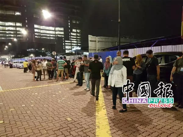 ◤直播◢ 警方緊急疏散 首要媒體集團辦公樓接炸彈恐嚇