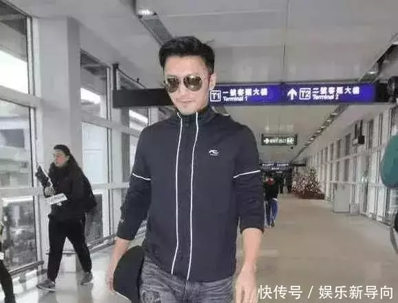 謝霆鋒張伯芝同接兒子上學, 表情很開心, 公開和張柏芝復婚中!