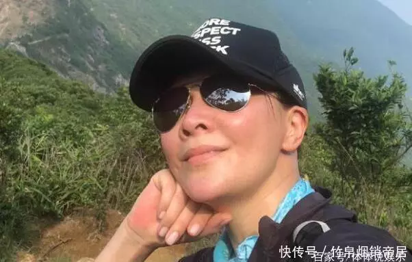 劉嘉玲曬登山照,撇下樑朝偉享受生活,可這素顏讓人吃驚!
