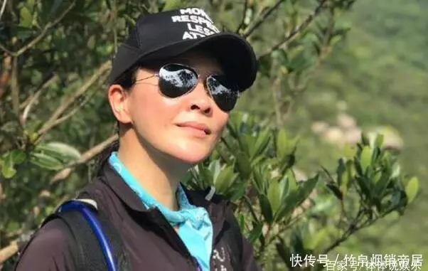 劉嘉玲曬登山照,撇下樑朝偉享受生活,可這素顏讓人吃驚!