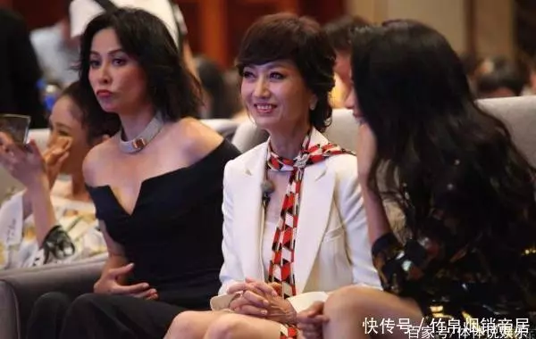 劉嘉玲曬登山照,撇下樑朝偉享受生活,可這素顏讓人吃驚!