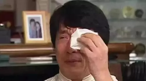 成龍家裡又出大事了!事業上如此成功的他,為何兒女卻這般模樣!
