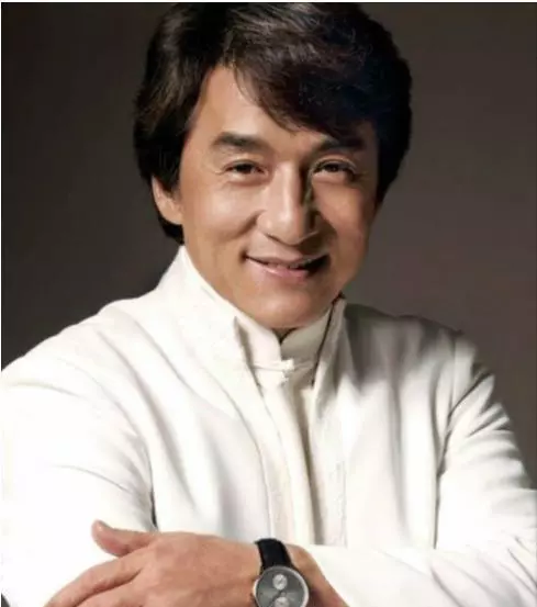 成龍家裡又出大事了!事業上如此成功的他,為何兒女卻這般模樣!