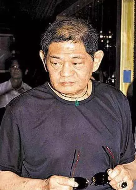 他是台灣三大醜男之首,身價百億最愛艷星,如今留給兒子的只剩26億債務!最後一句話太心酸!