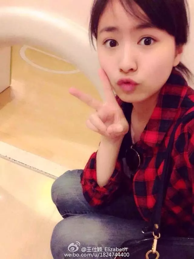 《功夫》中的小啞女已經長大了,她如今超正的驚艷模樣再一次證明瞭星爺的眼光太好了!