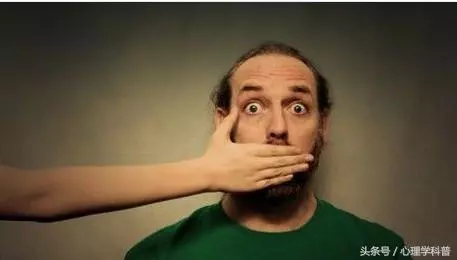 心理學:最容易出賣你的不是別人,而是你的這兩個習慣