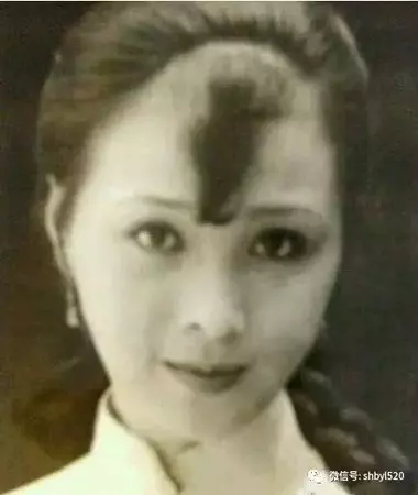 【劉亦菲果然是全家最丑!】60歲媽媽難得露臉,竟然比女兒還美!網友:根本就是神基因~