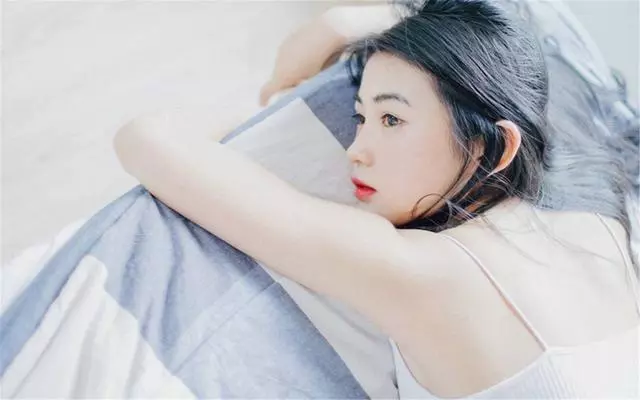 別哭窮了,阿姨,彩禮我們家不要了,我看這婚也不用結了