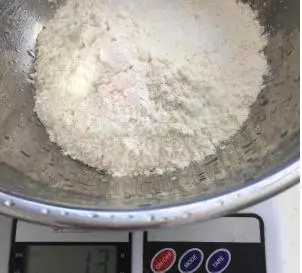原來自己在家也可以做披薩，做法簡單，味道可以媲美「必勝客」了