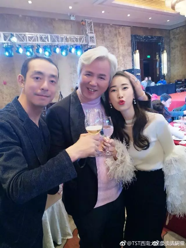 【驚爆外遇偷吃正妹!】林瑞陽和微商女老闆親密無間,網友:一個月前才送張庭17億生日禮物,難道...