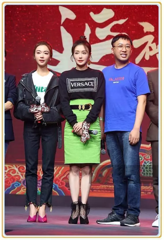 當28歲吳謹言同框37歲秦嵐,網友直呼:這就是貴妃和皇后的差距!
