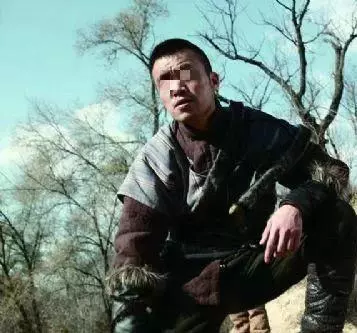丈夫下葬三天妻子每晚夢見他流淚,開棺後見他嘴裡東西立刻報警