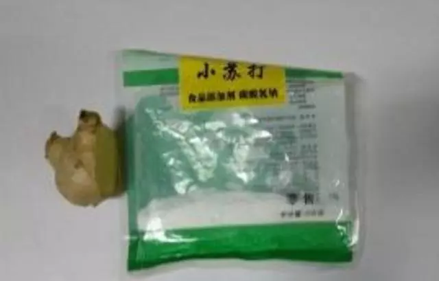 生薑放在小蘇打里,一年能幫家裡省下不少錢,大多數家庭都用得到