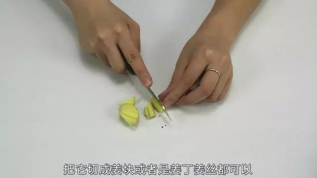 生薑放在小蘇打里,一年能幫家裡省下不少錢,大多數家庭都用得到
