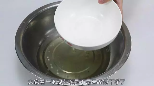 生薑放在小蘇打里,一年能幫家裡省下不少錢,大多數家庭都用得到