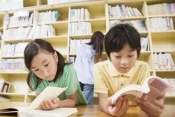 洛杉磯機場「日本學生vs中國學生」比較圖被網友瘋傳,素質高下立判!